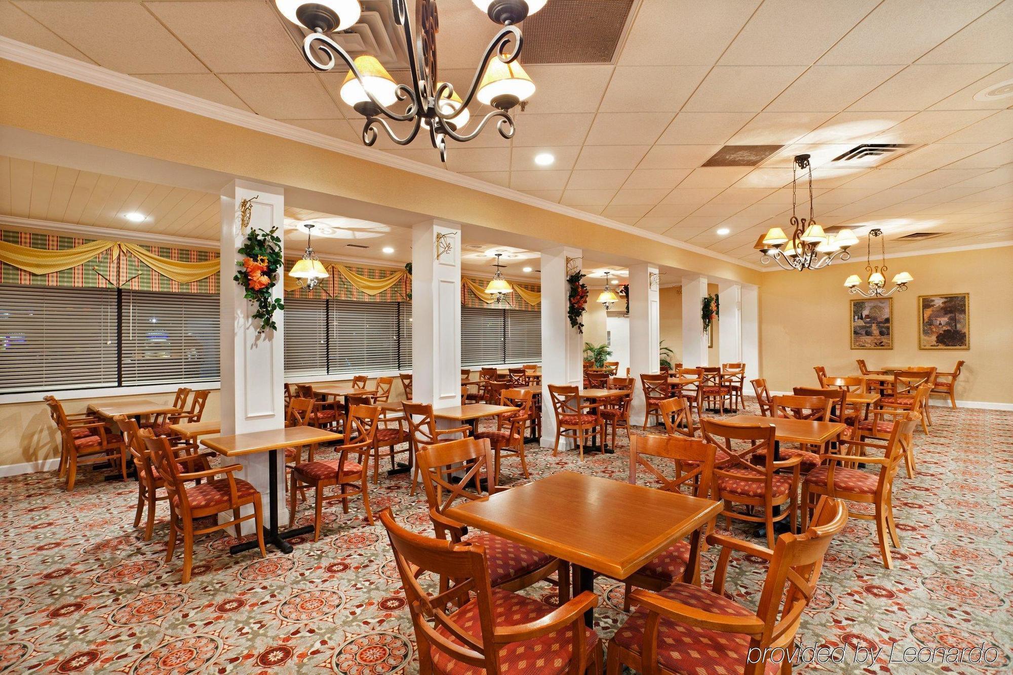 Holiday Inn Express Wilkesboro Restaurant photo